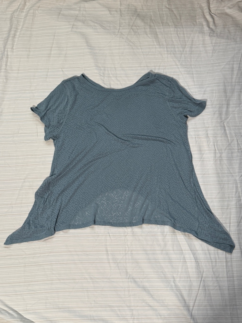 $58 Lululemon blue fog sheer loop around tee shirt size 4-6